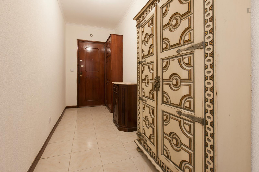 Interesting double bedroom in a 3-bedroom apartment, in Paranhos