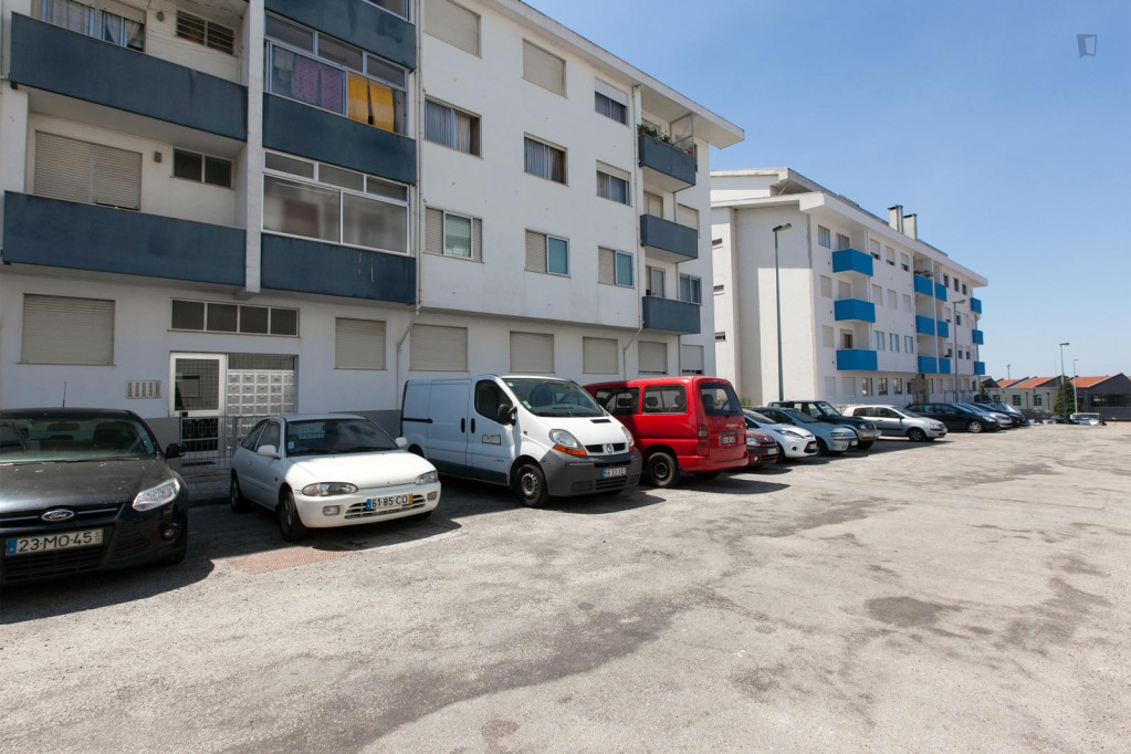 Interesting double bedroom in a 3-bedroom apartment, in Paranhos