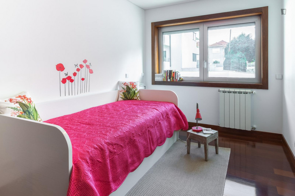 Single room in charming 2-bedroom flat in Cedofeita