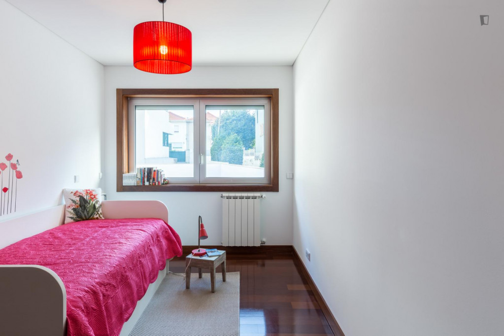 Single room in charming 2-bedroom flat in Cedofeita