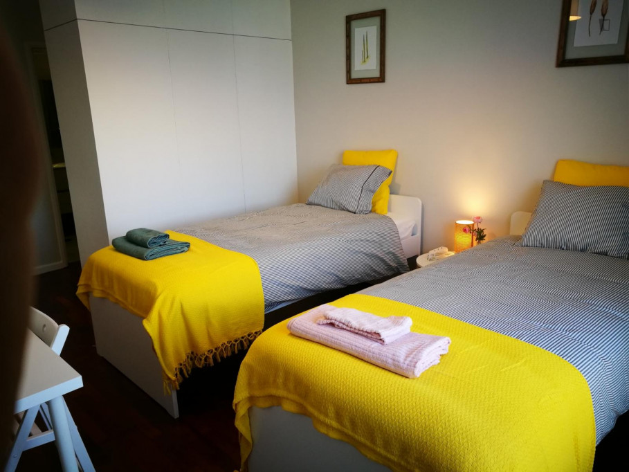 Twin bedroom, with private bathroom
