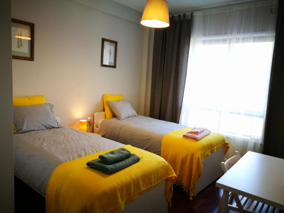 Twin bedroom, with private bathroom