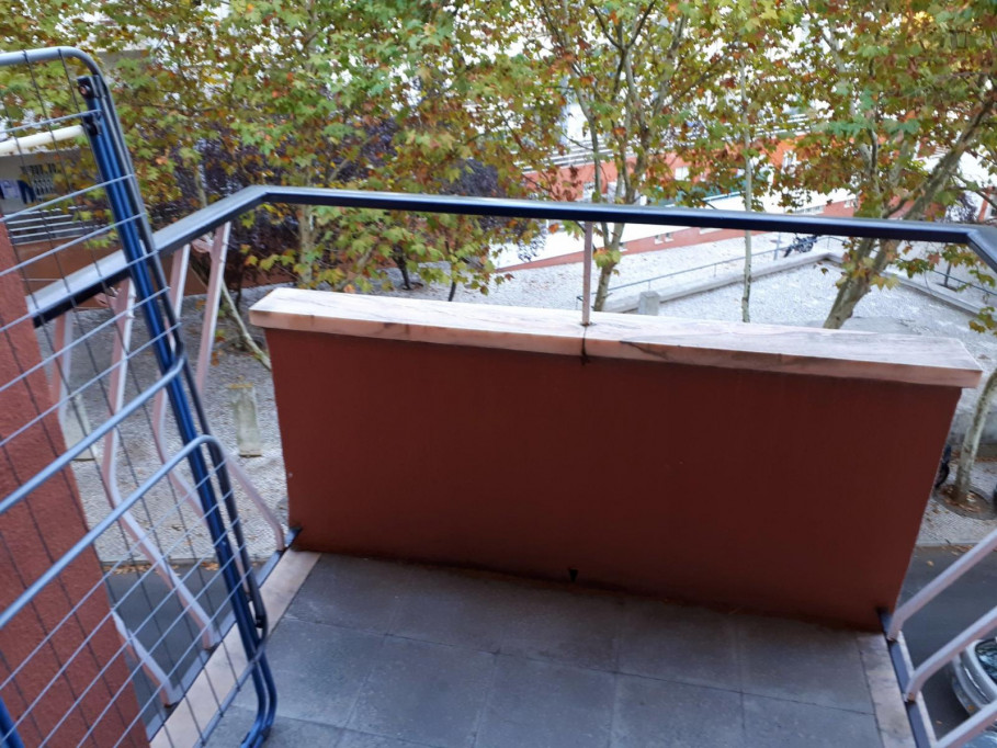 Large 17 m2 Single, with balcony, in 4-bedroom apartment near FMH - Lisbonne - chambre - ImmoJeune