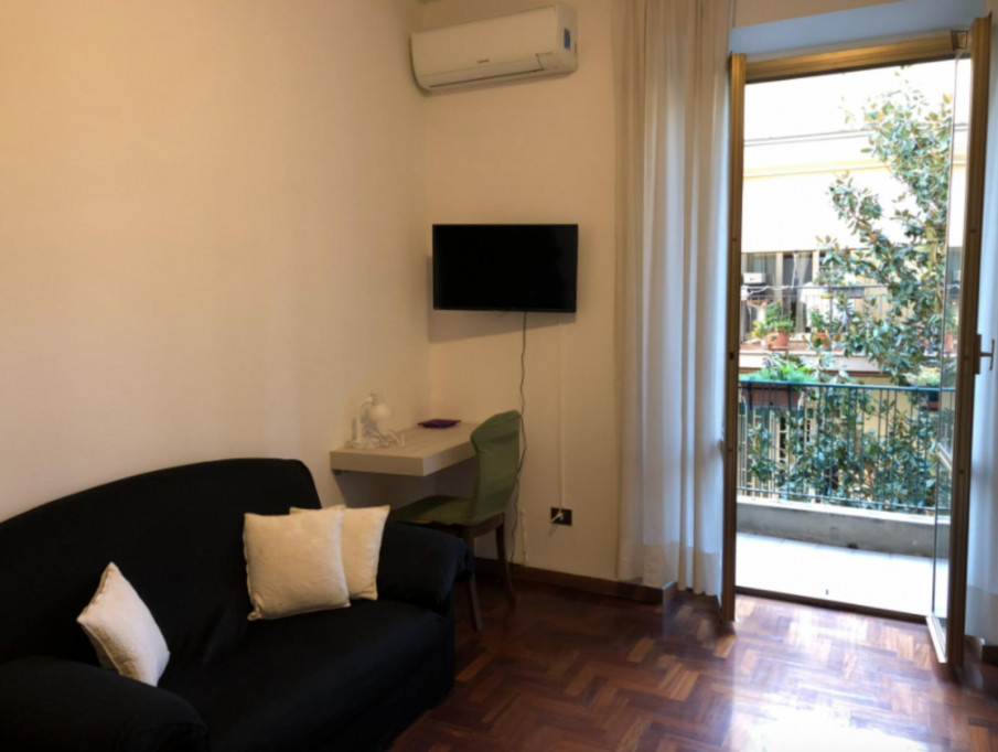 Inviting single bedroom with a balcony, near the green Villa Doria Pamphili