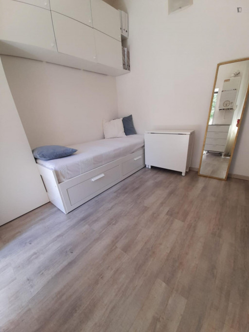 Bright studio near the Sesto S.Giovanni train station - Milan - chambre - ImmoJeune