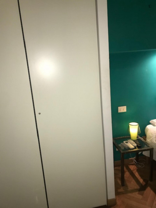 Double ensuite bedroom in a student flat, in Portuense