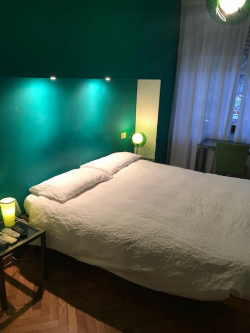 Double ensuite bedroom in a student flat, in Portuense