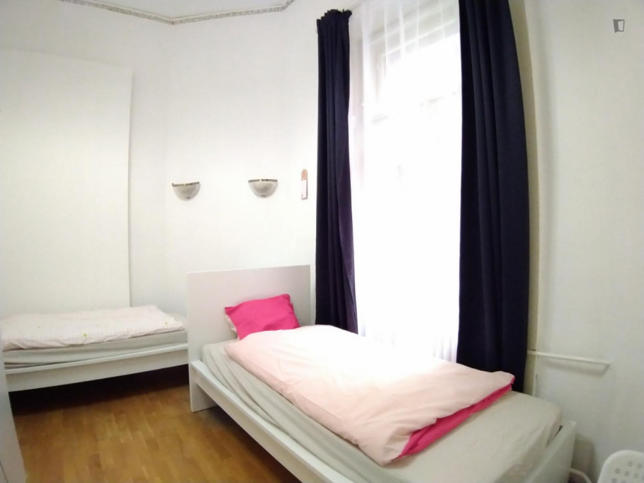 Bed in a twin bedroom, in a residence located in Lipótváros - Budapest - chambre - ImmoJeune