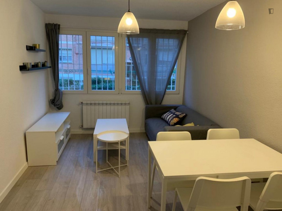 Charismatic 3-bedroom flat in Aluche - Madrid - chambre - ImmoJeune