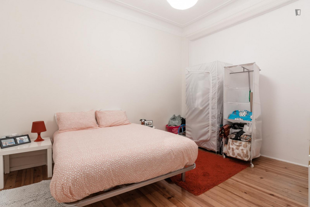 Double bedroom with no window in 6-bedroom apartment next to IST - Lisbonne - chambre - ImmoJeune