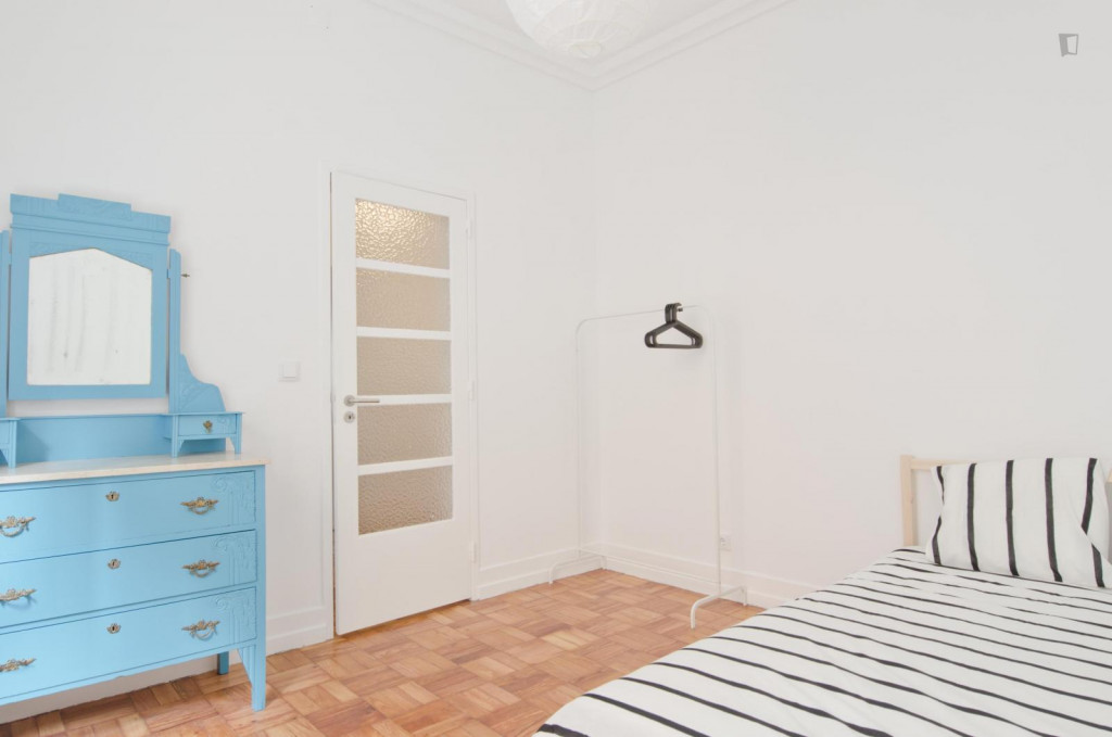 Double bedroom in 5-bedroom apartment in Lisbon - Lisbonne - chambre - ImmoJeune