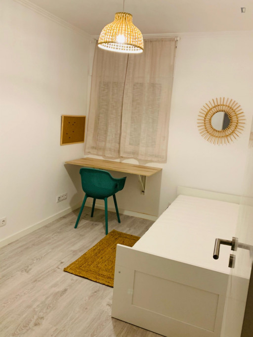 Single Bedroom with roll-out bed 7 min walking from Nova SBE - Lisbonne - chambre - ImmoJeune