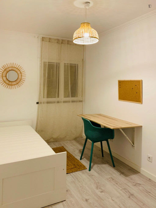 Single Bedroom with roll-out bed 7 min walking from Nova SBE - Lisbonne - chambre - ImmoJeune