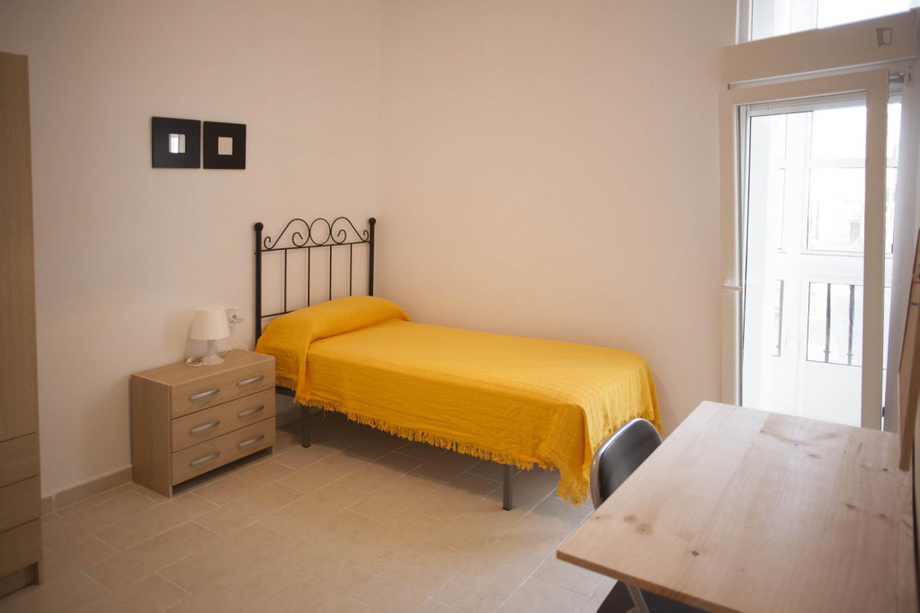 Trendy single bedroom minutes walking to Universidad de Cádiz - Cadiz - chambre - ImmoJeune
