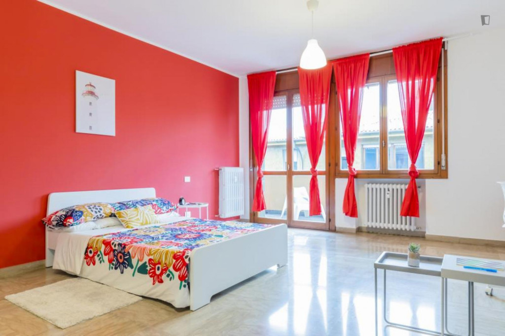 Large double bedroom in a student flat, near Parco delle Farfalle - Padova - chambre - ImmoJeune