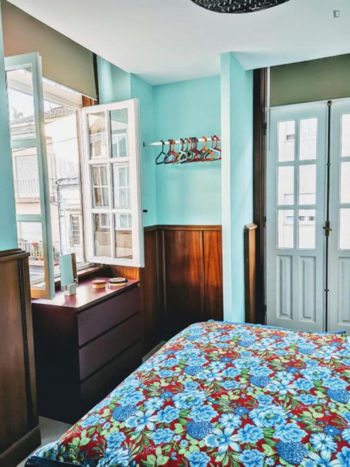 Bright double ensuite bedroom in proximity to Sé de Braga - Braga - chambre - ImmoJeune