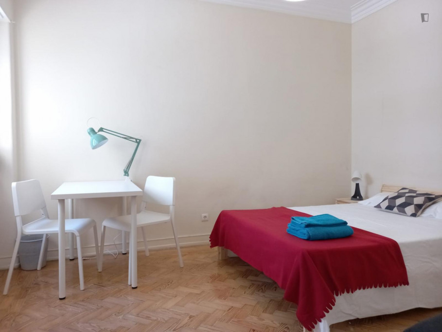 Cosy room with double bed in Lisbon city center - Lisbonne - chambre - ImmoJeune