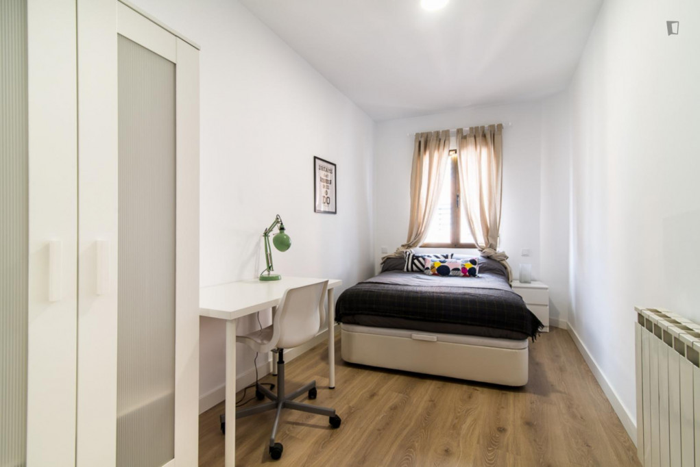 Appealing double bedroom in a student flat, in Castillejos - Madrid - chambre - ImmoJeune