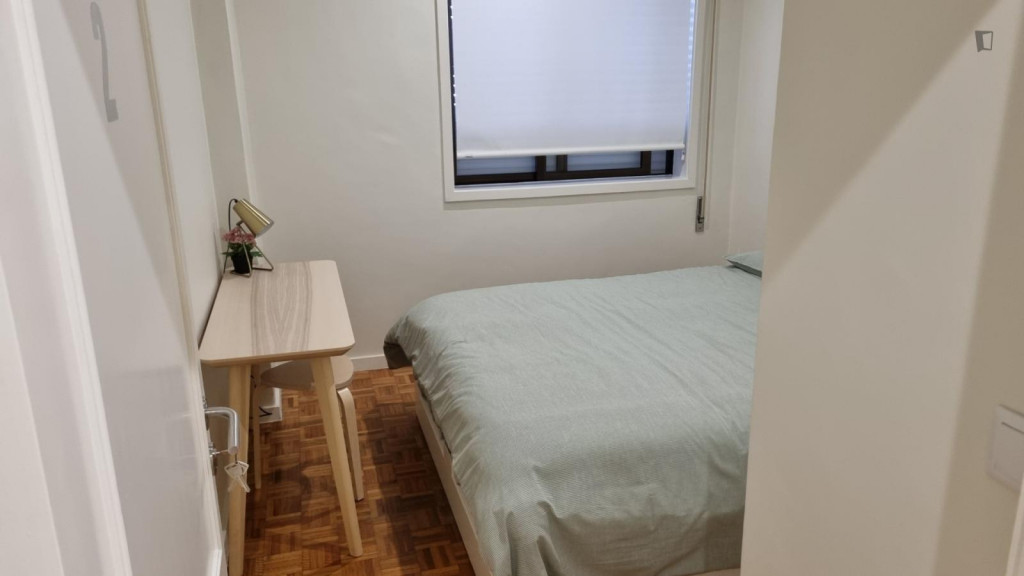 Inviting double bedroom in a student flat, in Senhora da Hora - Porto - chambre - ImmoJeune