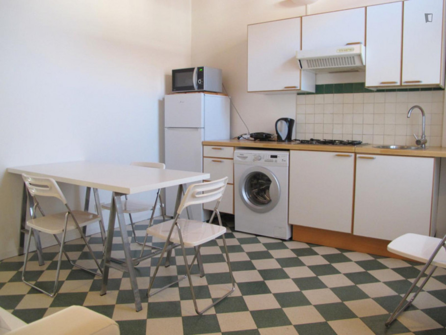 1br Navigli flat near Darsena 50 m / 540 ft - Milan - chambre - ImmoJeune