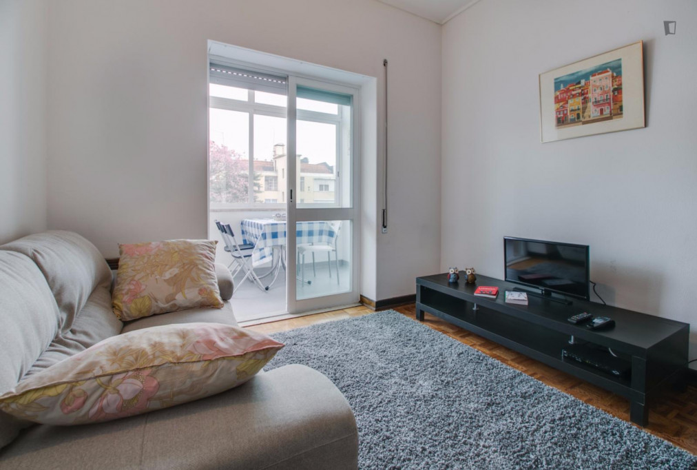 Maravilloso y bien equipado apartamento de 4 dormitorios cerca de Campo Pequeno - Lisbonne - chambre - ImmoJeune