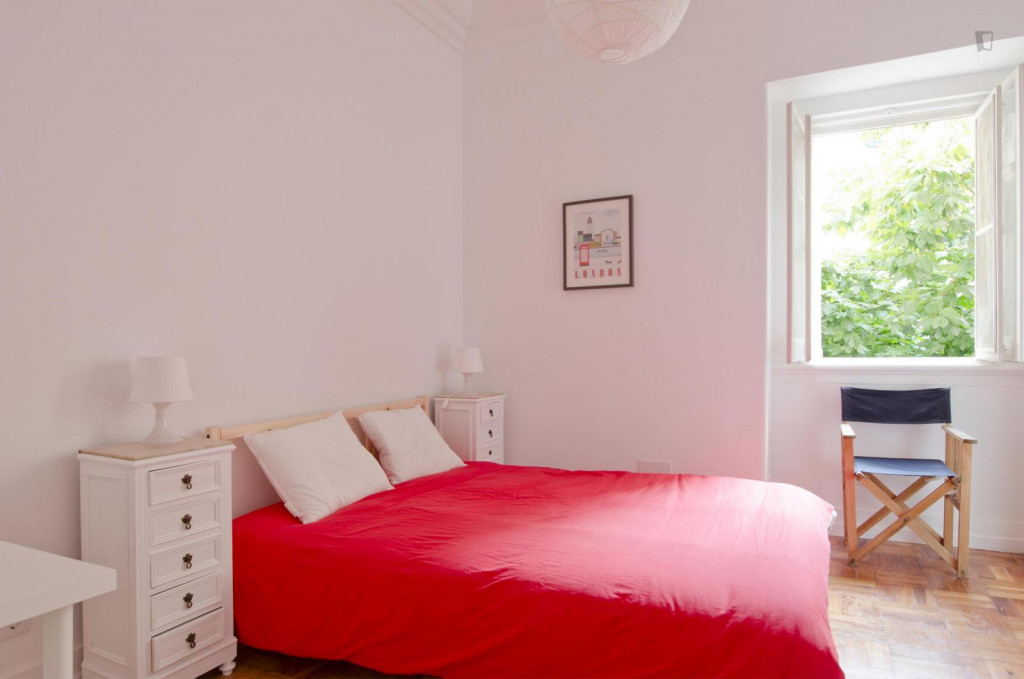Double ensuite bedroom located near Nova - Lisbonne - chambre - ImmoJeune