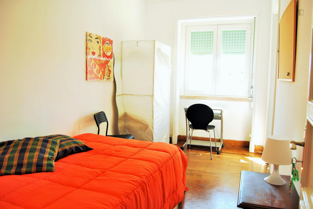 Single bedroom with ensuite bathroom near Areeiro metro station - Lisbonne - chambre - ImmoJeune