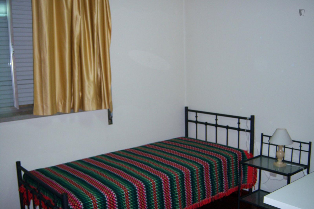 Quarto em Massarelos, perto da Faculdade de Arquitectura da Universidade do Porto - Porto - chambre - ImmoJeune