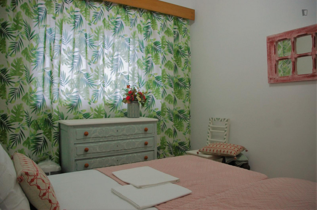 Nice single bedroom close Trindade metro station - Porto - chambre - ImmoJeune
