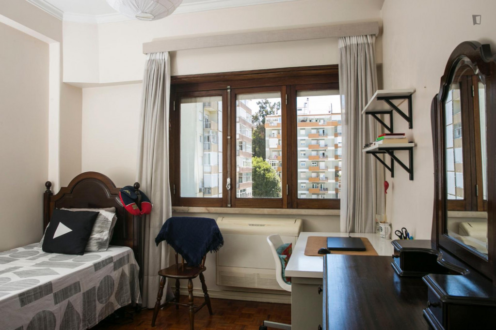 Student-friendly single bedroom in a student flat, in Benfica - Lisbonne - chambre - ImmoJeune
