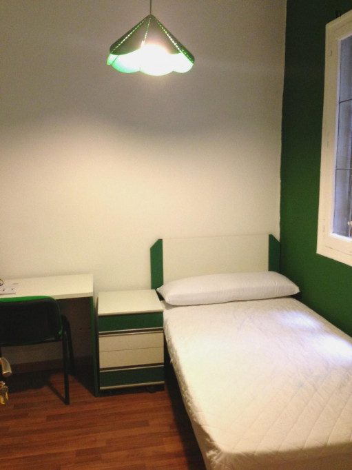 Homely single bedroom near the Palos de la Frontera metro - Madrid - chambre - ImmoJeune