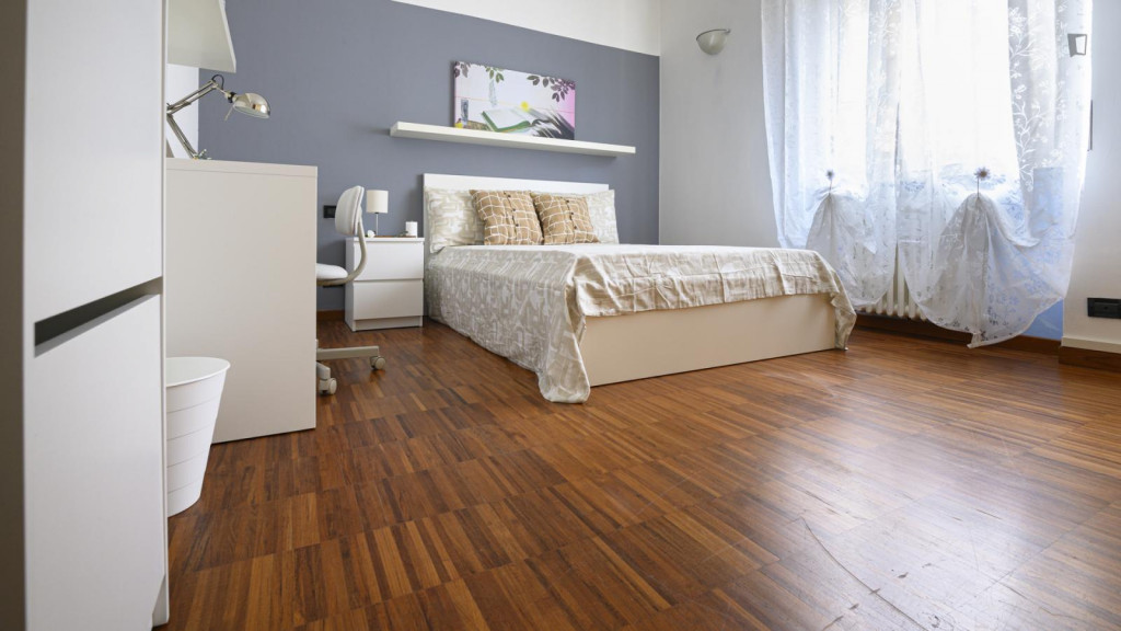 Modern Double Bedroom in a 3-bedroom apartment near Pezzotti Tram stop - Milan - chambre - ImmoJeune