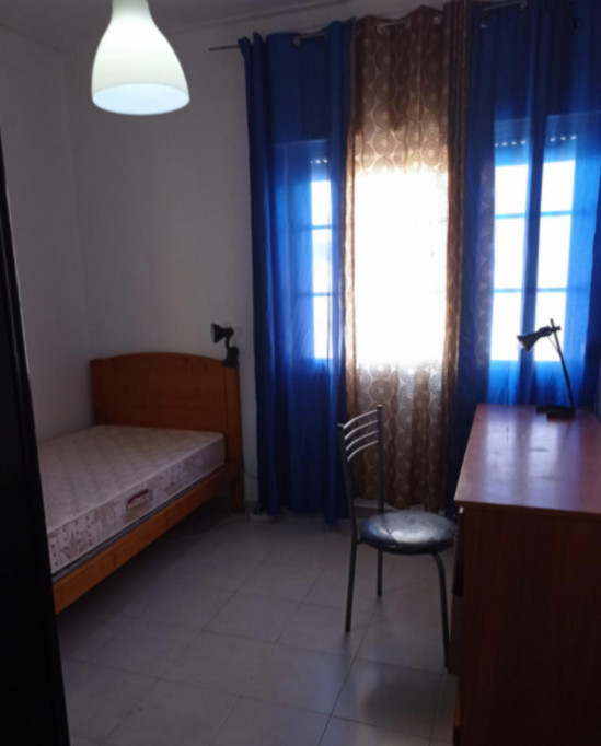 Nice single bedroom close to the Airport - Lisbonne - chambre - ImmoJeune