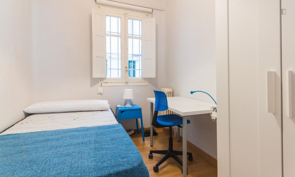 Practical single bedroom in a flat, near Palos de la Frontera metro station - Madrid - chambre - ImmoJeune