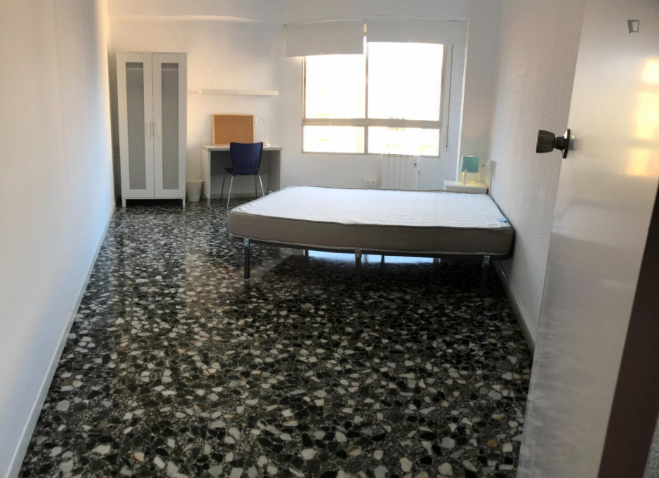 Very neat double bedroom in the La Saída district - Valence - chambre - ImmoJeune