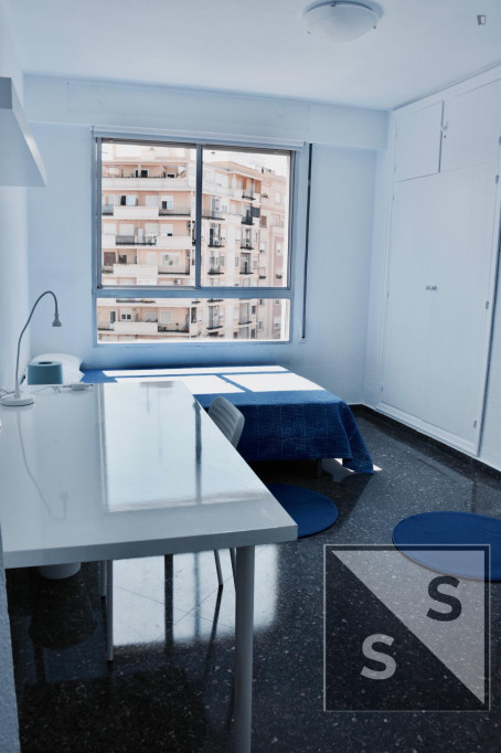 Really nice double bedroom in Exposició - Valence - chambre - ImmoJeune