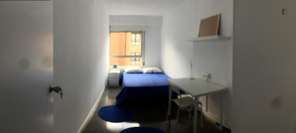 Neat and cosy double bedroom in Exposició - Valence - chambre - ImmoJeune