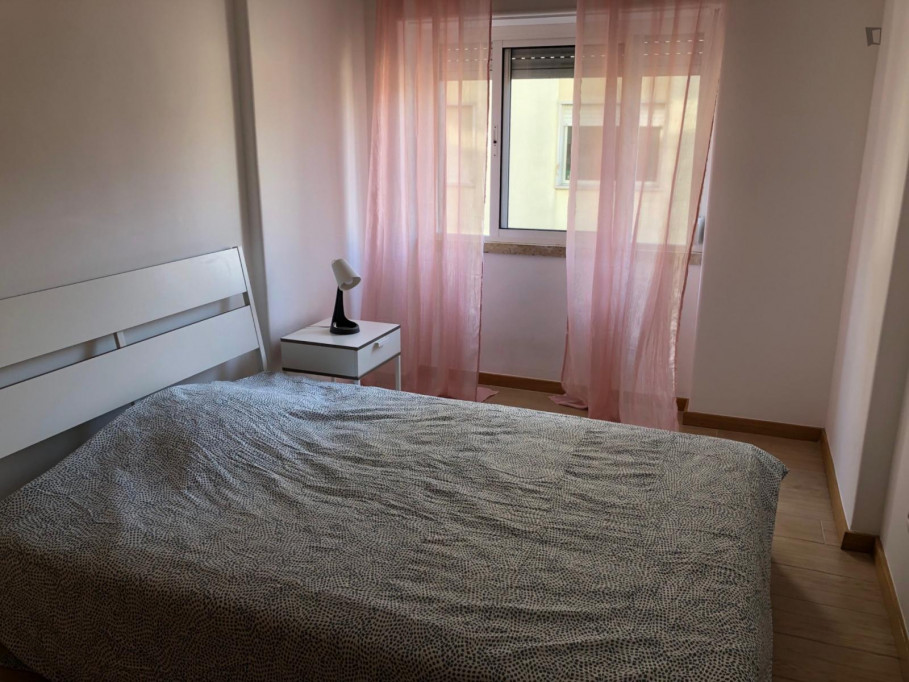 Excellent Single Bedroom in Pontinha, near Universidade Europeia - Lisbonne - chambre - ImmoJeune