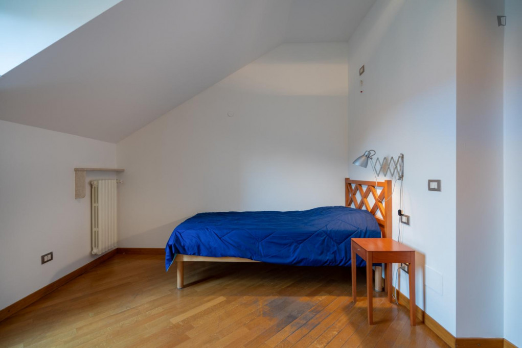 Bedroom in 5 bedrooms apartment - Milan - chambre - ImmoJeune