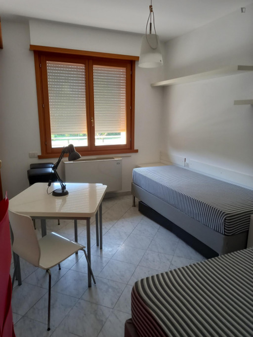 Pretty nice 2-bedroom apartment in Bocconi - Porta Romana - Milan - chambre - ImmoJeune
