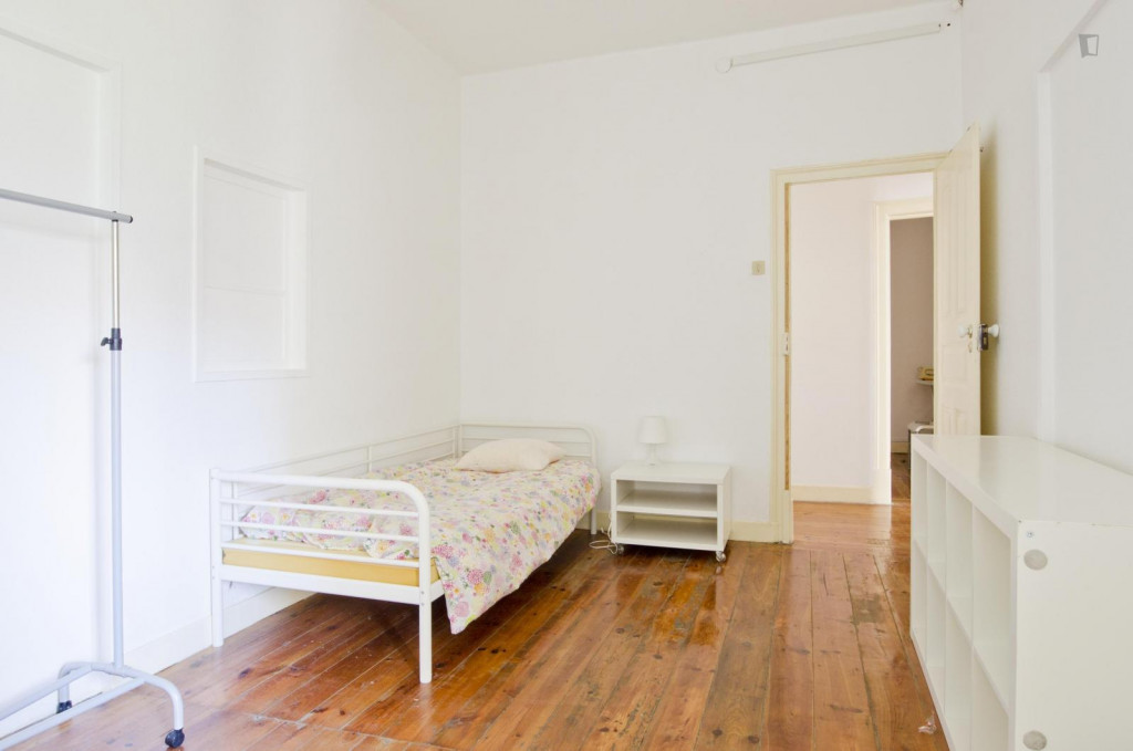 Cool single bedroom in close to metro station near Saldanha - Lisbonne - chambre - ImmoJeune