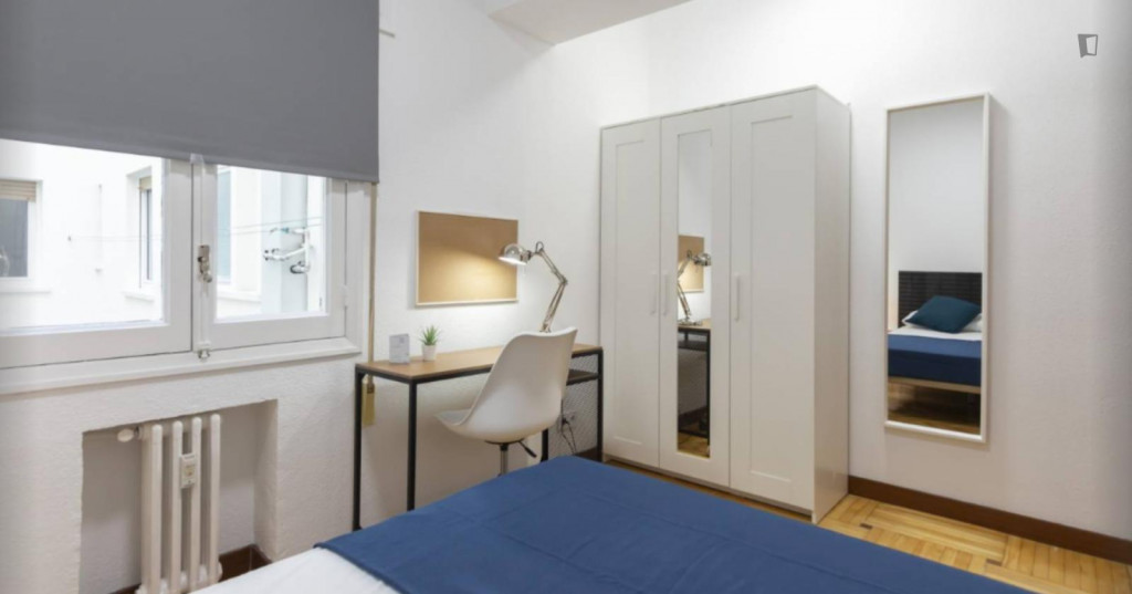 Interesting double bedroom near the Ibiza metro - Madrid - chambre - ImmoJeune