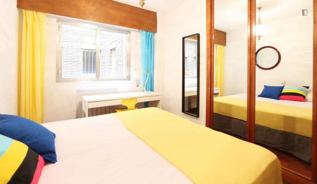 Double bedroom in a student flat, near the Príncipe Pio transport station - Madrid - chambre - ImmoJeune