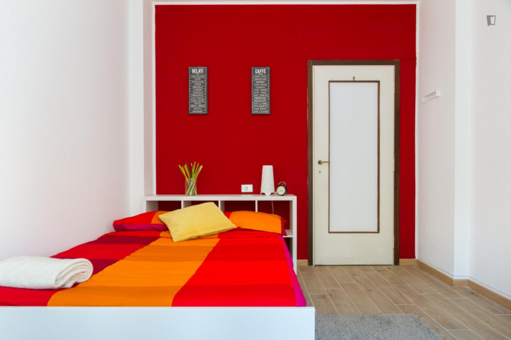 Alluring double bedroom near the Porta Romana train station - Milan - chambre - ImmoJeune