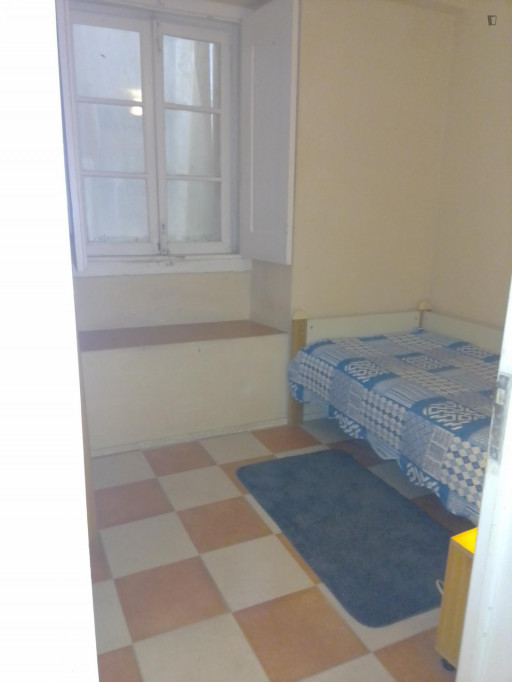Appealing single bedroom near the Avenida metro - Lisbonne - chambre - ImmoJeune