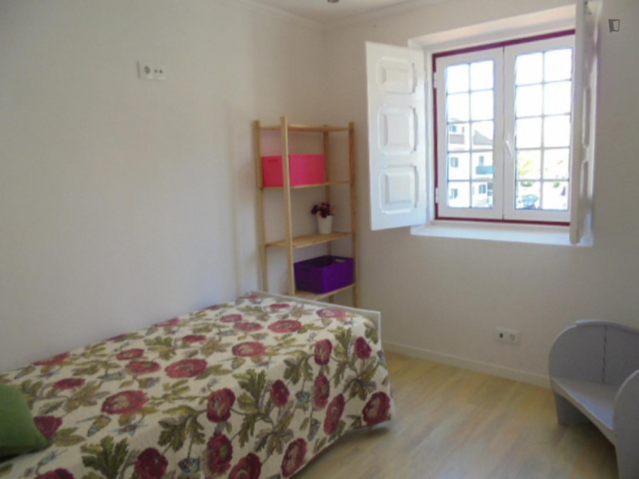 Homely single bedroom in sunny Costa da Caparica - Lisbonne - chambre - ImmoJeune