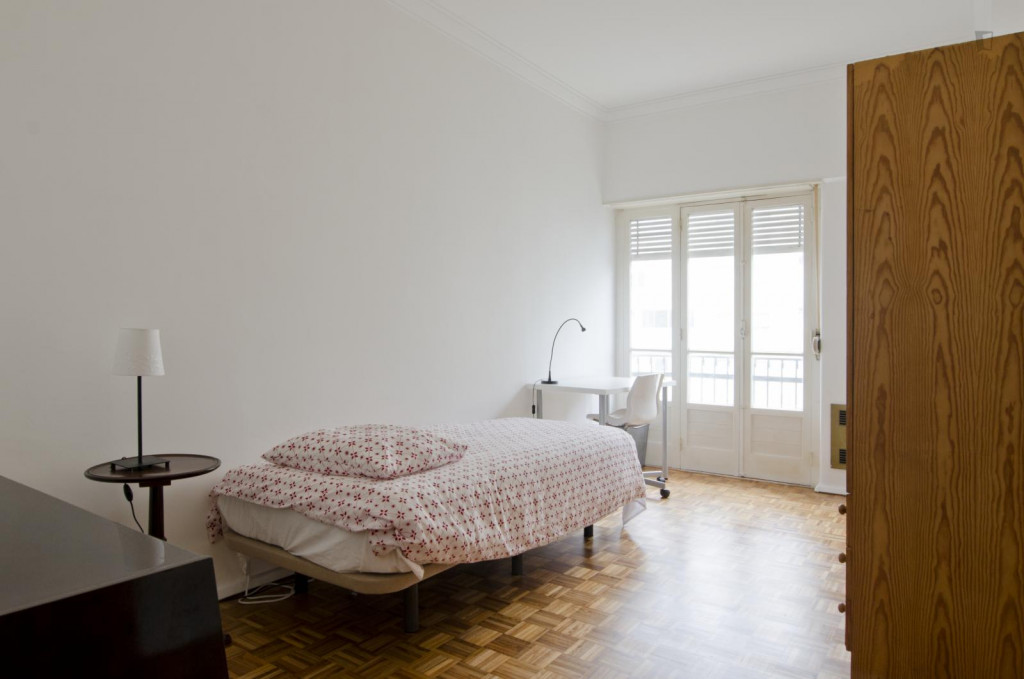 Very neat single bedroom near the Lumiar metro station - Lisbonne - chambre - ImmoJeune