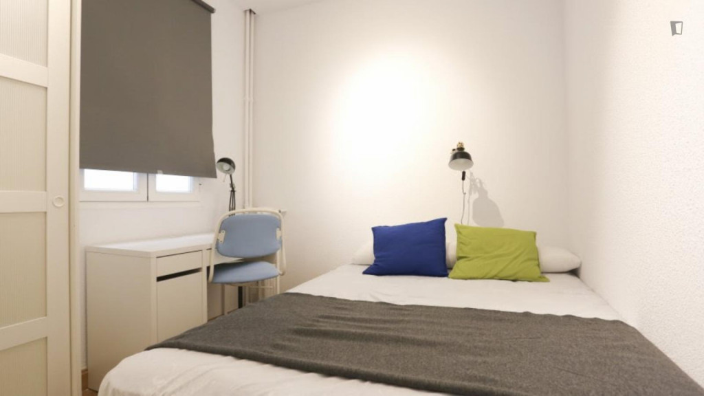 Homely double bedroom in the Ibiza neighbourhood - Madrid - chambre - ImmoJeune
