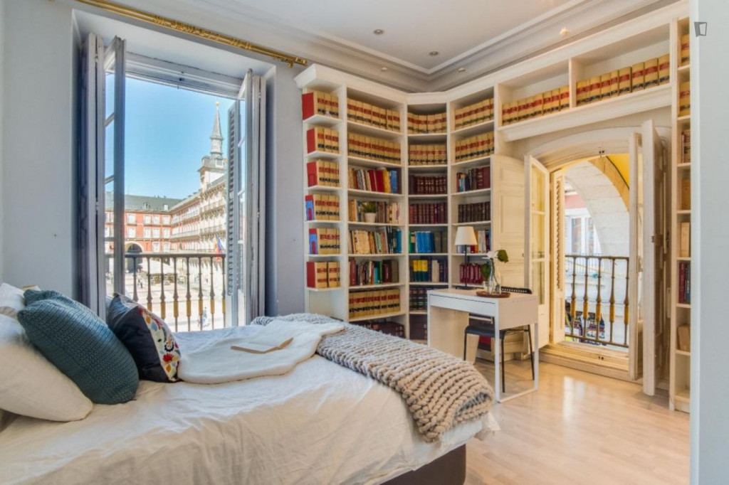 Super interesting double bedroom near the Sol transpor station - Madrid - chambre - ImmoJeune