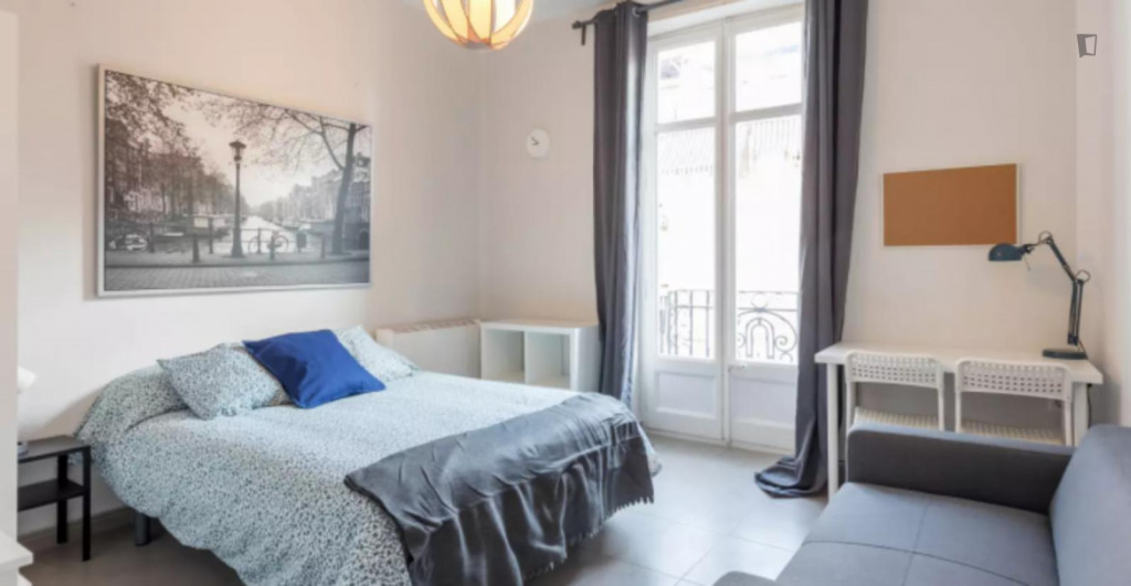 Breezy double bedroom in a student flat, in La Gran Vía - Valence - chambre - ImmoJeune